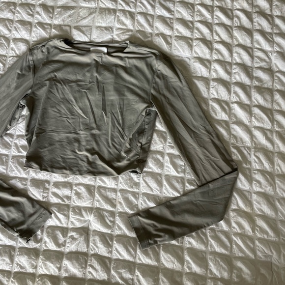 Meshki Emely  Fitted Long Sleeve Crop Top - Picture 3 of 10